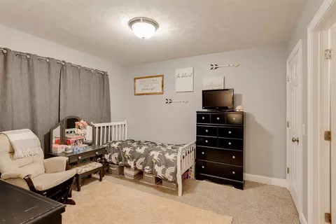 Bedroom - 1304 Welling St, Bloomington, IL 61701 photo 5 of 6