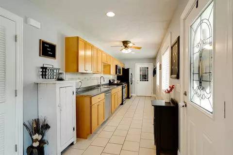 Entry Way - 1304 Welling St, Bloomington, IL 61701 photo 1 of 3