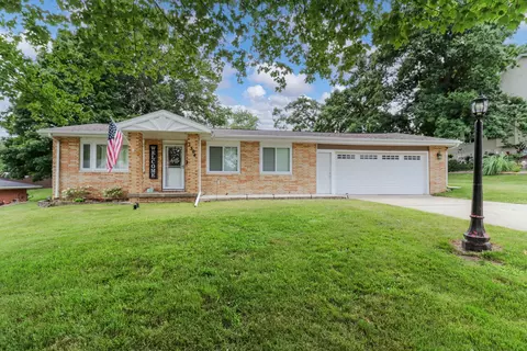1304 Welling St, Bloomington, IL 61701