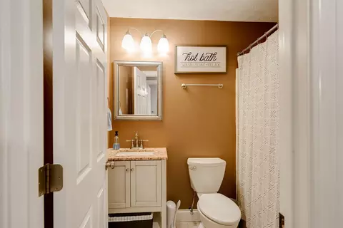 Bath - 1304 Welling St, Bloomington, IL 61701 photo 2 of 3