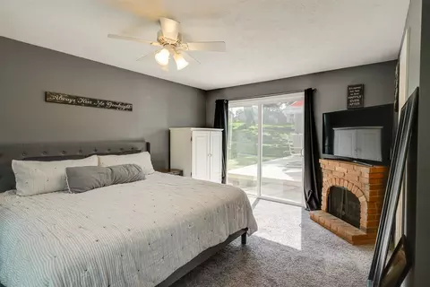 Bedroom - 1304 Welling St, Bloomington, IL 61701 photo 2 of 6