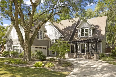 109 Tupelo Ave, Naperville, IL 60540
