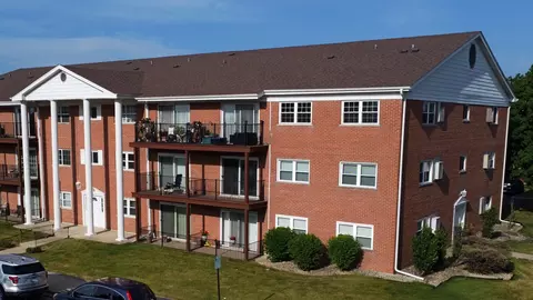 6101 W 94th St #B7, Oak Lawn, IL 60453