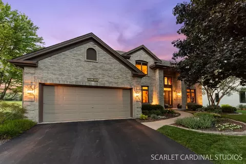 26 W340 Torrey Pines Ct, Winfield, IL 60190