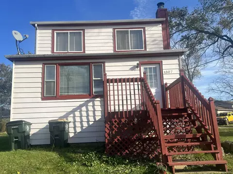1307 N Cedar Lake Rd, Round Lake Beach, IL 60073
