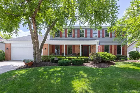 821 Heatherstone Dr, Schaumburg, IL 60173