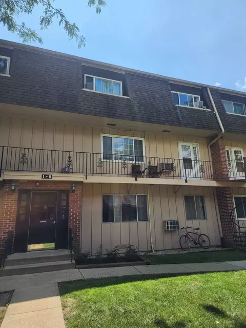 2300 Algonquin Rd #5, Rolling Meadows, IL 60008