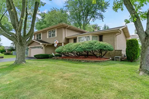 903 E Valley Ln, Arlington Heights, IL 60004