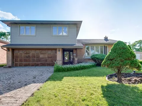 604 S Crestwood Ln, Mount Prospect, IL 60056