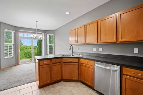 2636 Williamsburg Dr, Algonquin, IL 60102 photo 8