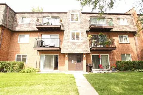 9382 Bay Colony Dr #1S, Des Plaines, IL 60016