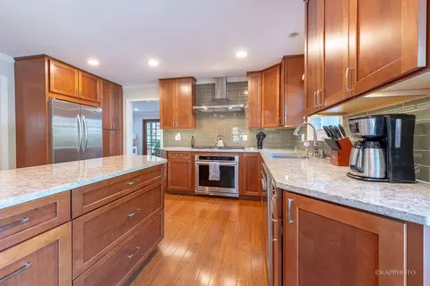 1562 Apache Dr, Naperville, IL 60563 photo 10