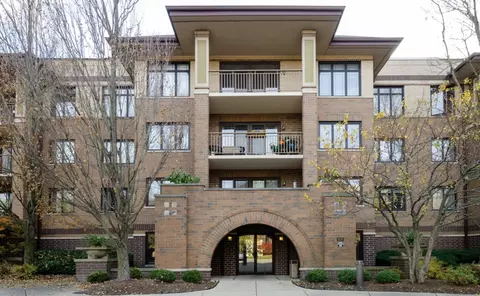 9220 E Prairie Rd #402, Evanston, IL 60203