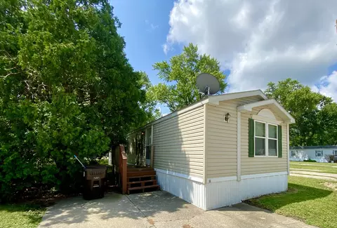18 Bridle Ln, Monticello, IL 61856