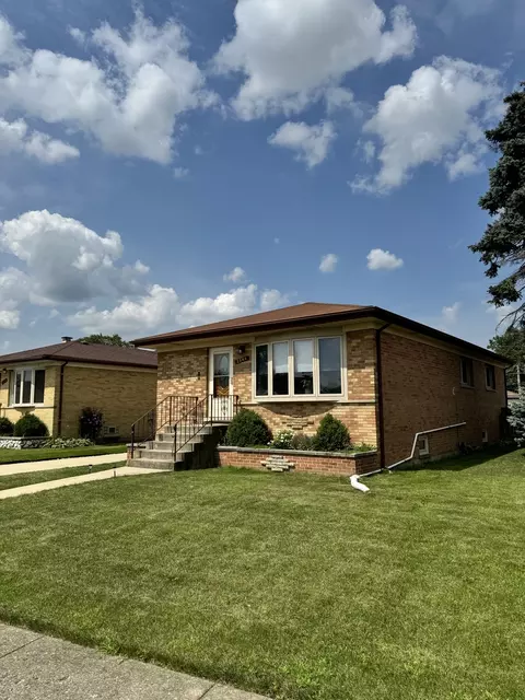 3844 Emerson Dr, Schiller Park, IL 60176