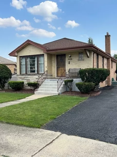 4905 Harnew Rd S, Oak Lawn, IL 60453