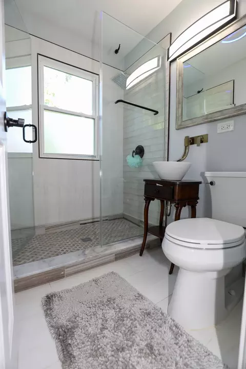 Bath - 1226 20th St, North Chicago, IL 60064 photo 1 of 2