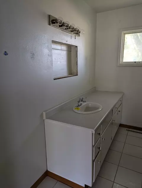 1331 S Demeter Dr, Freeport, IL 61032 photo 7