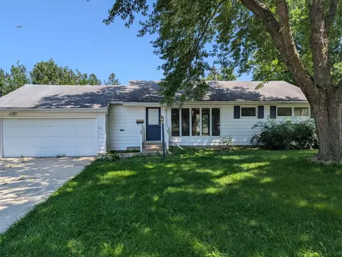 1331 S Demeter Dr, Freeport, IL 61032