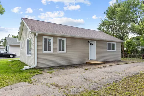 1736 Papoose Rd, Carpentersville, IL 60110