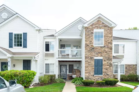 905 Silverstone Dr #905, Carpentersville, IL 60110