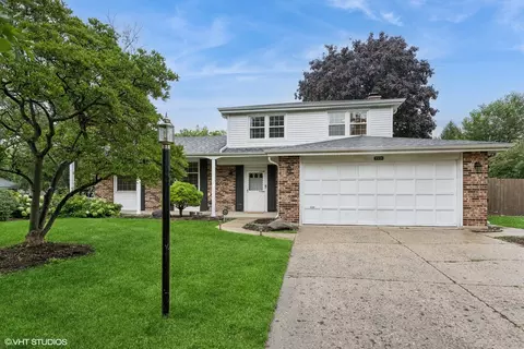 2333 Sussex Ln, Northbrook, IL 60062