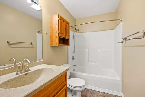 Bath - 1303 7th St, Harvard, IL 60033 photo 2 of 3
