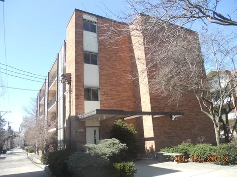 6950 N Bell Ave #105, Chicago, IL 60645