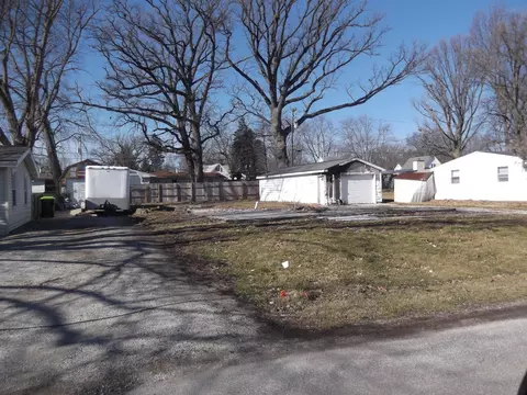 108 Woodlawn St, Downs, IL 61736
