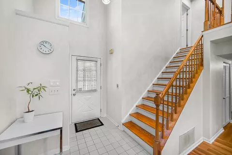 Entry Way - 4820 Prestwick Pl, Hoffman Estates, IL 60010 photo 2 of 2
