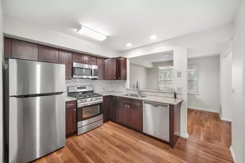 Kitchen - 4820 Prestwick Pl, Hoffman Estates, IL 60010 photo 1 of 4