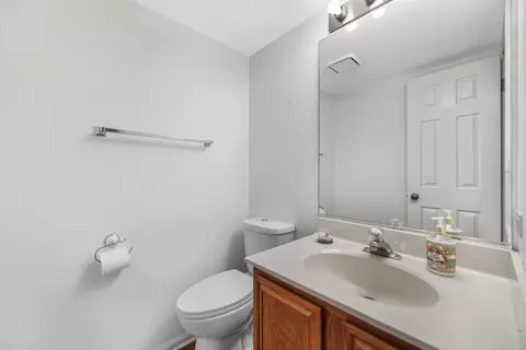 Bath - 4820 Prestwick Pl, Hoffman Estates, IL 60010 photo 1 of 3