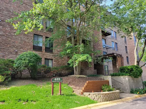 425 Walnut Creek Ln #1303, Lisle, IL 60532