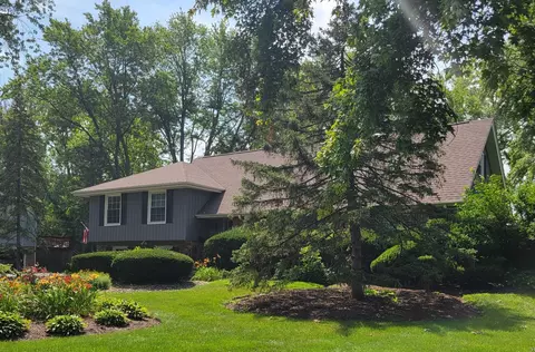 16 W581 Hillside Ln, Willowbrook, IL 60527