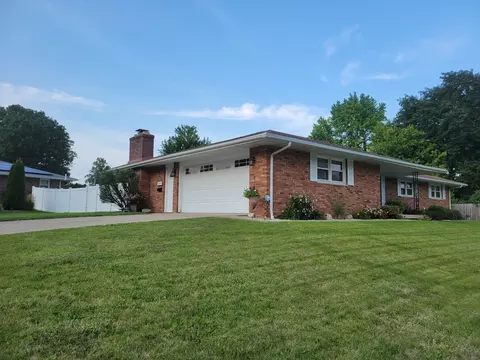 1304 E Vernon Ave, Normal, IL 61761 photo 2