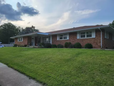 1304 E Vernon Ave, Normal, IL 61761 photo 3