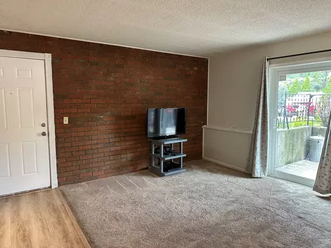 Living - 3325 Kirchoff Rd #3A, Rolling Meadows, IL 60008 photo 2 of 2
