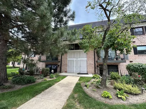 3325 Kirchoff Rd #3A, Rolling Meadows, IL 60008