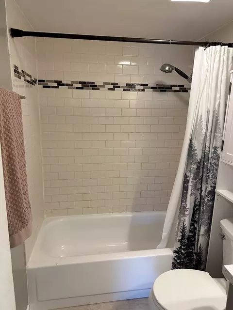Bath - 3325 Kirchoff Rd #3A, Rolling Meadows, IL 60008 photo 1 of 2