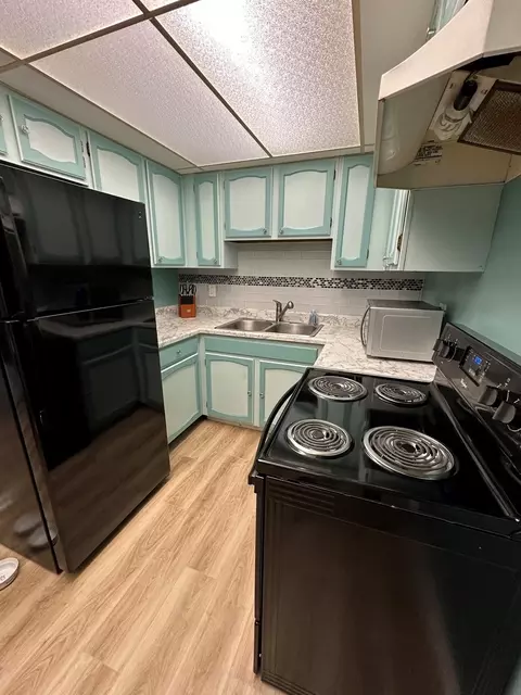 Kitchen - 3325 Kirchoff Rd #3A, Rolling Meadows, IL 60008 photo 1 of 1