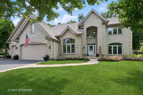 28618 N Champions Ct, Mundelein, IL 60060