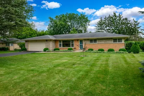 1 Drake Ter, Prospect Heights, IL 60070