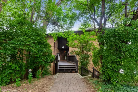 5508 E Lake Dr #E, Lisle, IL 60532