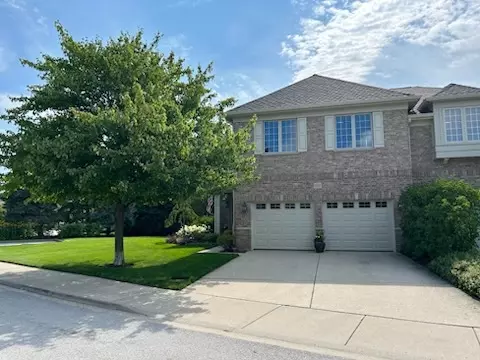 2111 Claridge Ln, Northbrook, IL 60062
