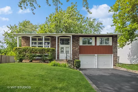 4 Vigilance Ct, Bolingbrook, IL 60440
