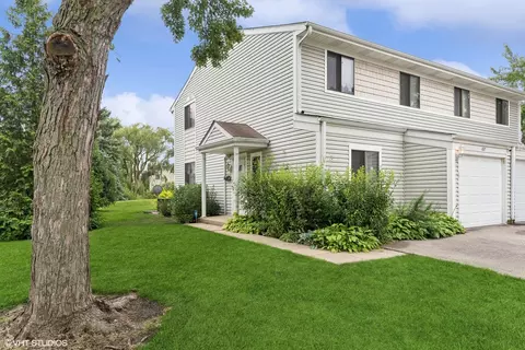 617 Portsmouth Pl, Wheeling, IL 60090