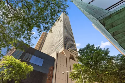 111 E Chestnut St #26G, Chicago, IL 60611