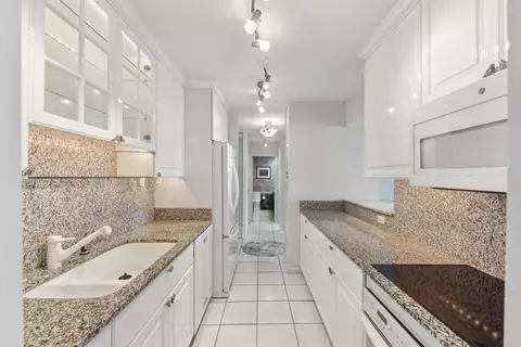 111 E Chestnut St #26G, Chicago, IL 60611 photo 7