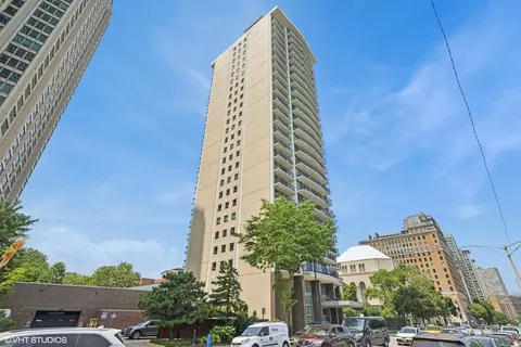 3470 N Lake Shore Dr #6C, Chicago, IL 60657