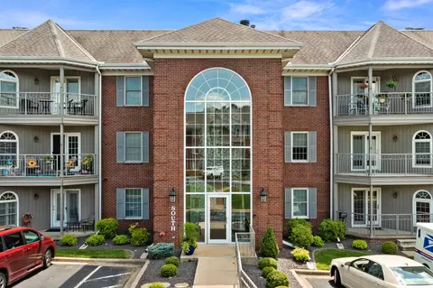 5200 N Knoxville Ave #206S, Peoria, IL 61614
